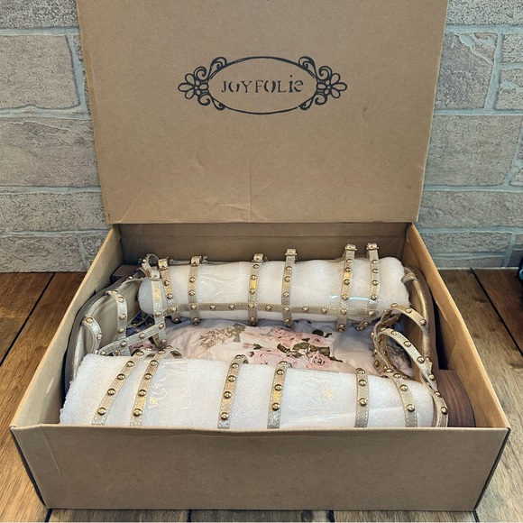 ‼️SOLD OUT‼️Joyfolie Ceylon Studded Gladiator Gold/Tan / Size Y5 - Picture 14 of 16